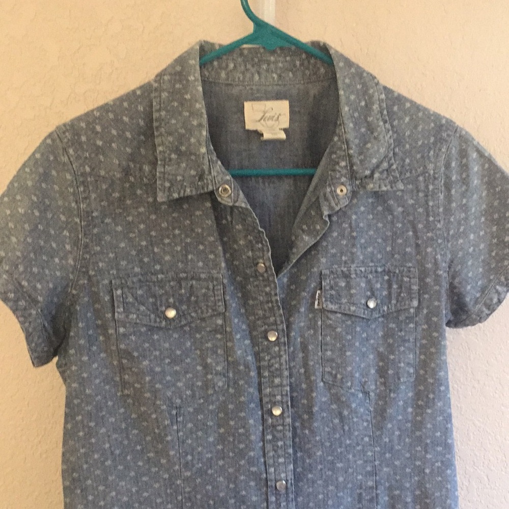 Levi’s chambray button up